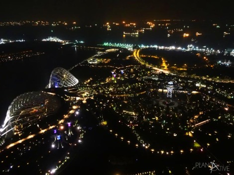 Blick vom hinteren Spa Bereich auf dem Skydeck des Marina Bay Sands Hotels, Singapore (copyright: planätive)